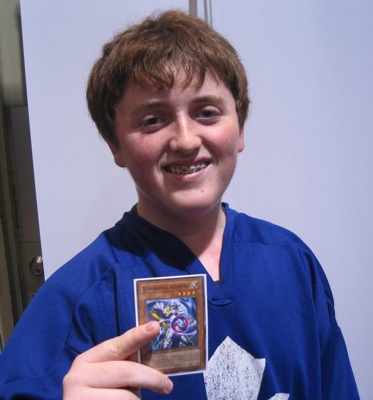 Genex Neutron lets him add Black Salvo directly from his Deck to his hand. It can also be Special Summoned by Black Salvo. These give him a distinct advantage in Level 7 Synchro Summoning.