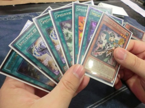 Fernandes had 7 cards in his hand.